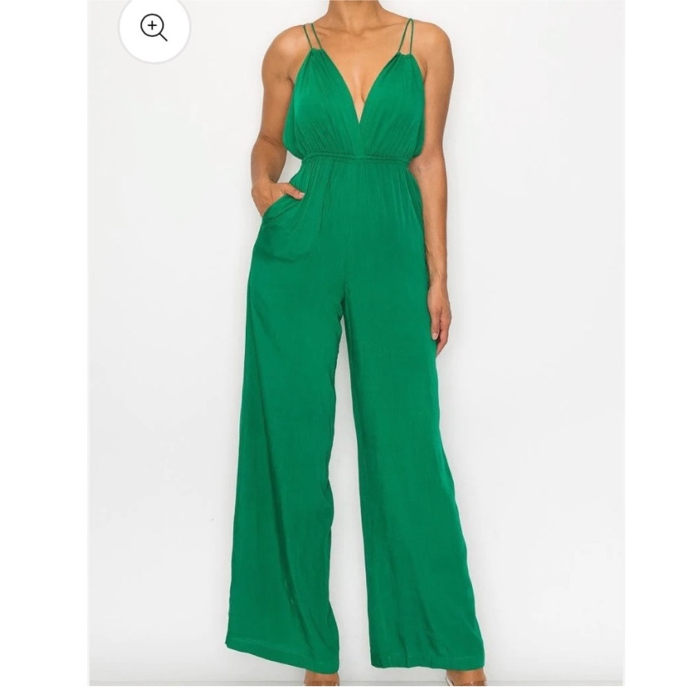 Vici Rosevelt Kelly green pantsuit with pockets